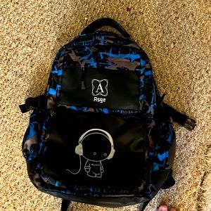 Large backpack with charging port, pockets for water bottles and two pockets